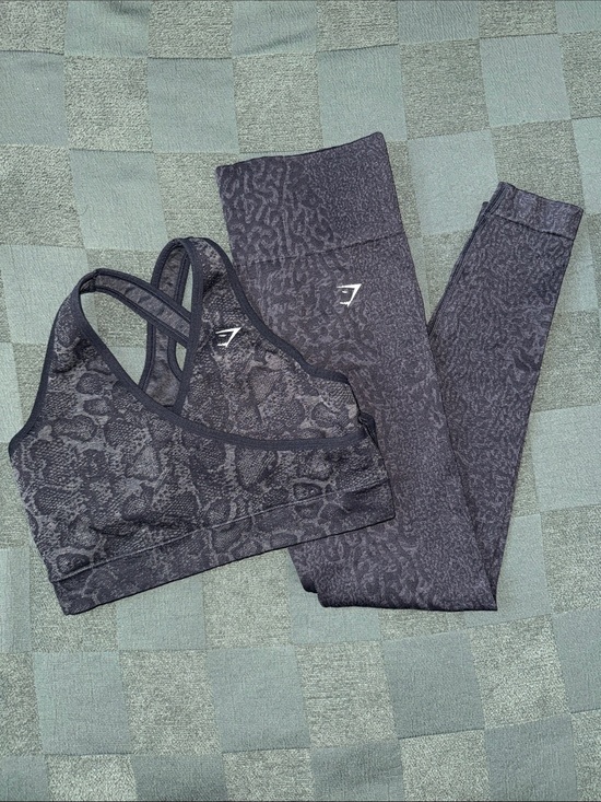 Gymshark Other - Gymshark Charcoal Snake-Print Seamless Sports Bra and Leggings Set